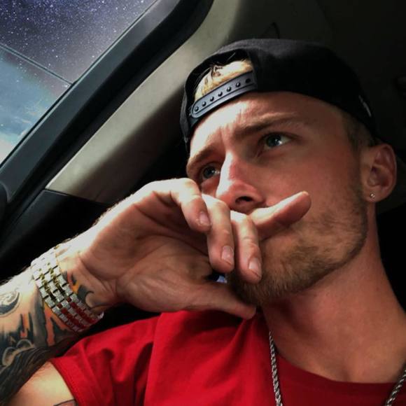 Meet your Posher, Dakota - Picture 1 of 1